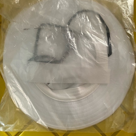 Dutch bros white windmill Sun hat still packaged. - Picture 2 of 2